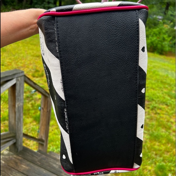 Betsey Johnson Black and white satchel - Picture 9 of 10